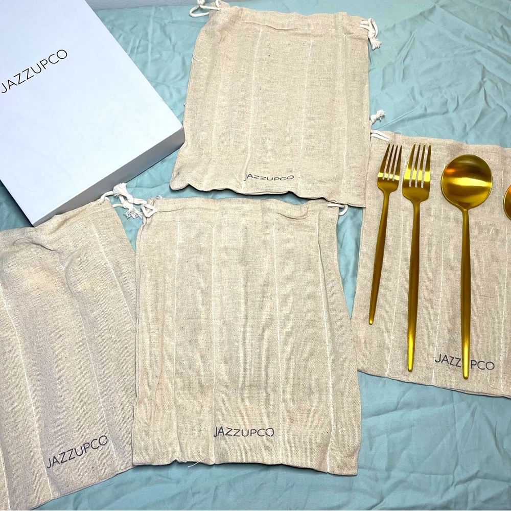 Jazzupco silverware set includes 4 place settings